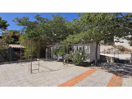 mobil-home sur terrain en pleine propriété vue mer résidence avec piscine ? le castellet