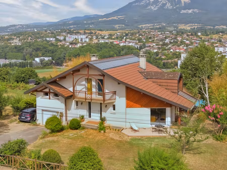 maison avec vue tres degagee a tresserve