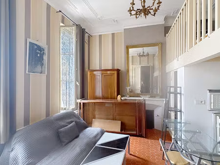 studio avec place de parking et mezzanine sur rougiers