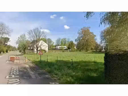 terrain constructible 933m² à embourg