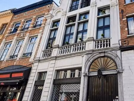 studio entièrement rénové à louer – 32 m²