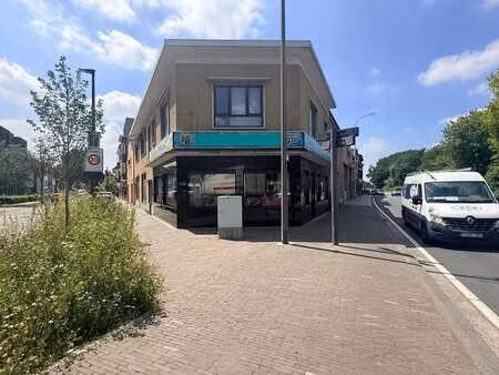 immeuble à rénover offrant un énorme potentiel (de construct
