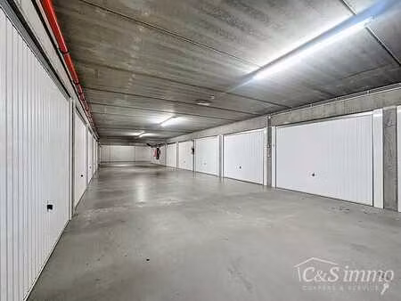 à vendre : garage dans le quartier regatta