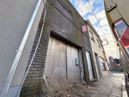 maison mitoyenne à rénover et à aménager