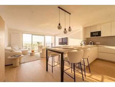 appartement unique et spacieux offrant de superbes vues et …