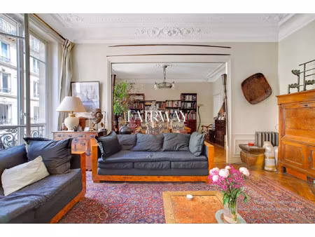 appartement de luxe à vendre dans le quartier trudaine-maubeuge