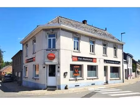café