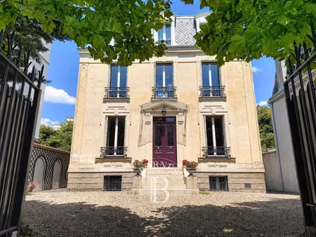 hôtel particulier à vendre dans le quartier bois clos d'orléans