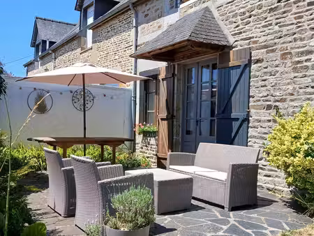 à vendre : maison mitoyenne de 4 pièces 143 m2 env.  3 chambres sur un terrain de 1500 m2.