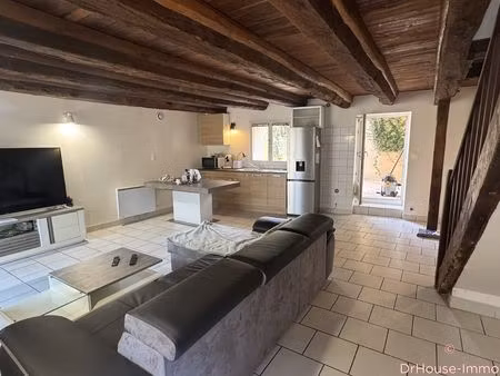 maison de 3 pièces avec cours intérieure dans le paisible village d'agonac