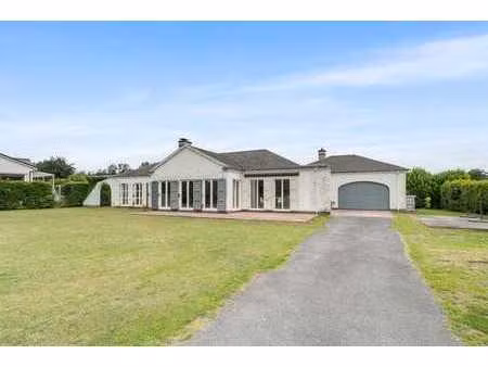 spacieuse villa individuelle de 3 chambres sur un grand ter…