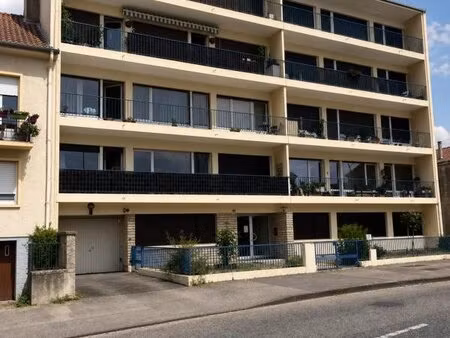 appartement de 88 67 m² avec balcons  cave et parking - metz