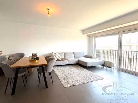 stijlvol gerenoveerd appartement met 2 slaapkamers en 2 t...