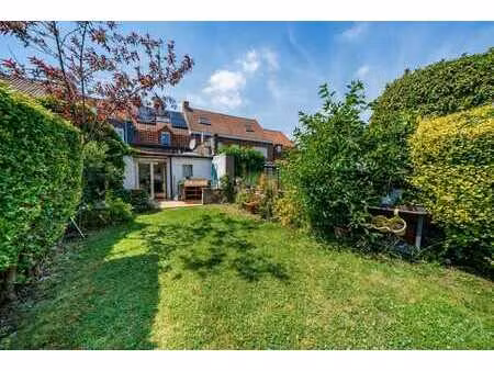 jolie maison idéalement située dans une rue calme