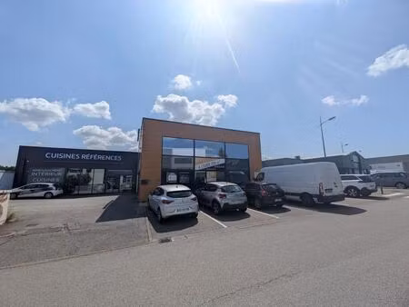 location commerce sene 56860 400m²