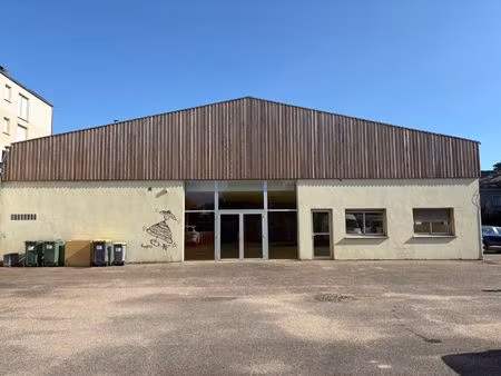 location local commercial 220m² orleans 45000