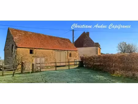 entre charolles  la clayette et paray le monial  ancien corps de ferme en pierres  à rénov