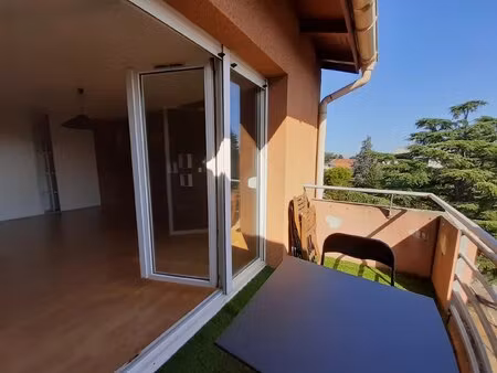 grand t2 argoulets avec balcon et parking