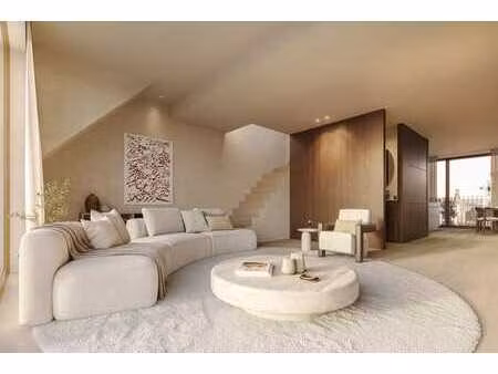duplex penthouse neuf orienté sud situé dans une rue à sens