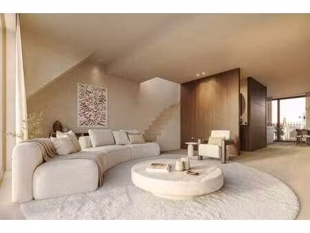 duplex penthouse neuf orienté sud situé dans une rue à sens