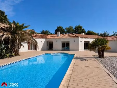 venansault (85190) – élégante maison de plain-pied avec piscine sur un parc arboré de 6 72