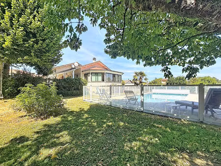 belle maison de caractères de 134m2 avec piscine  sous sol  atelier sur un terrain de 2085