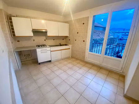 clermont-ferrand / 1er mai - garage et balcon
