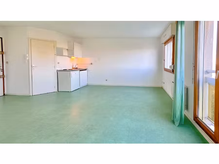 grand studio 30 m2 à louer proche gare du mans