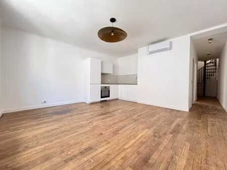 appartement t3  73 13 m²  paris 18