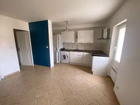 location appartement 1 pièce 28 m² à le beausset (83330)