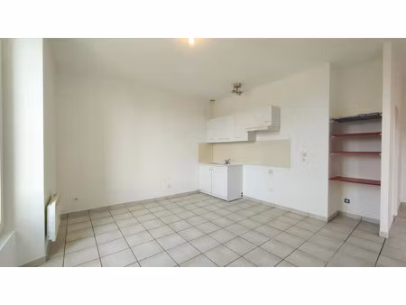 location appartement 1 pièce 49 m² à toulon (83200)