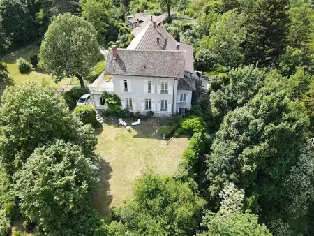 élégante maison de maître du xviiiᵉ siècle – 430 m² – 3 hectares – vue dominante – à 1 h..