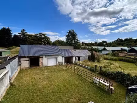 maison de village toutes commodites - 5 pièces - garages - terrain 916 m2