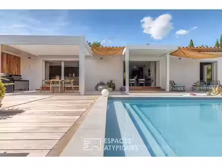 villa contemporaine de plain-pied avec piscine