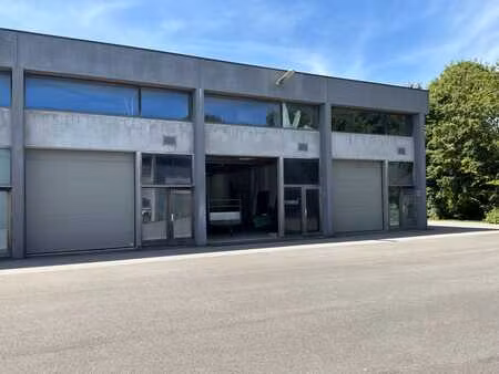 functionele bedrijfsloods van 245 m² met sectionaalpoort ...