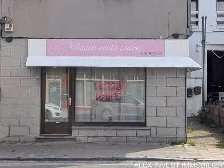 surface commerciale (+- 35m²) sur axe de passage