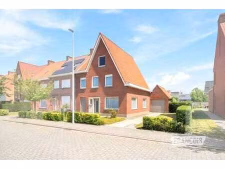 maison semi-ouverte à rénover à poperinge !