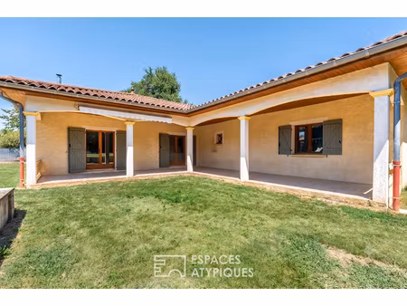 entre calme et nature  une maison familiale de plain-pied aux beaux volumes