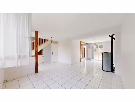 plaisir la boissiere  maison avec jardin et garage.