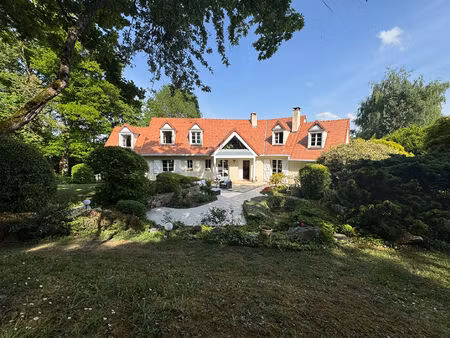 très belle maison d'architecte avec environnement exceptionnel proche thoiry 8 pièces 277 