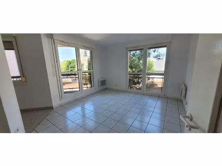 freyming merlebach f2 avec balcon  ascenseur et cave- proche centre ville