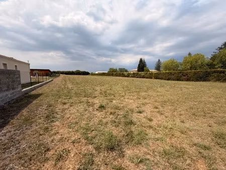 vente terrain 900 m² à lonzac (17520)  25 000 €