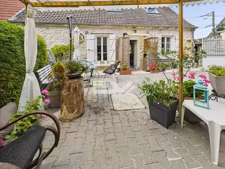 charmant ensemble immobilier en pierre avec gîte