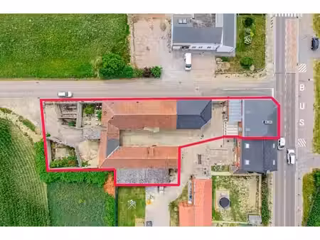 maison avec annexes (entrepôt  hangar)
