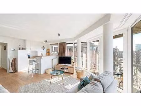 appartement d’angle ensoleillé avec 2 chambres à vendre