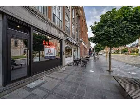 grand place - commerce horeca + garage arrière -