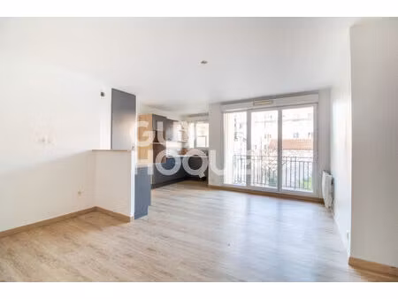 mairie des lilas/ parc lucie aubrac ? bel appartement t3 de 64 m² avec balcon et parking