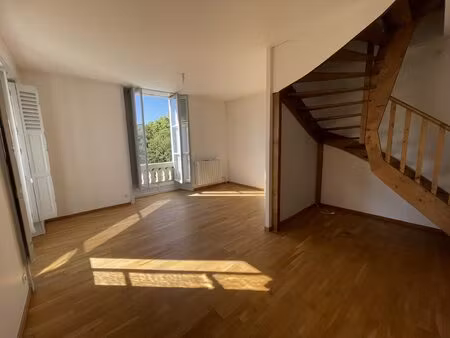 bel appartement lumineux à vendre au château magne
