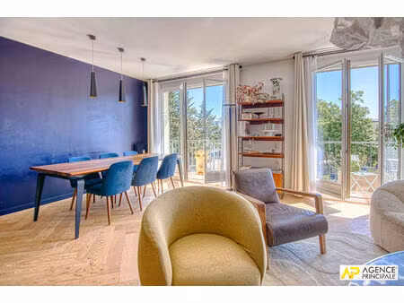 versailles rive-droite appartement 5 pièces 138.32 m² au sol situé au 1er étage avec ascen