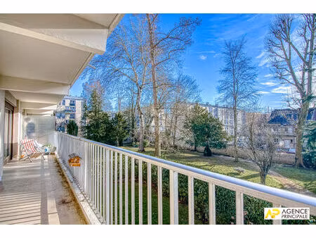 versailles rive-droite appartement 6 pièces 127.52 m² carrez situé au 1er étage avec ascen
